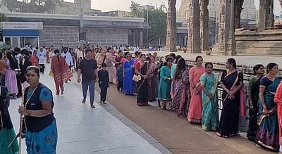 காஞ்சிபுரம் காமாட்சி அம்மன் கோயிலில் திரளான பக்தர்கள் வழிபாடு!