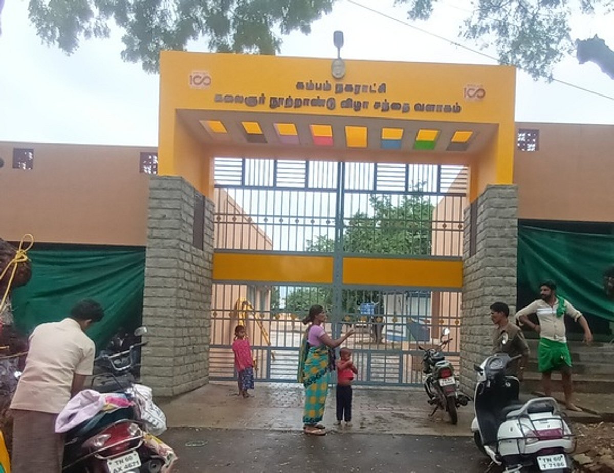 கம்பம் நகராட்சி வாரச்சந்தை திறக்கப்படுவது எப்போது?