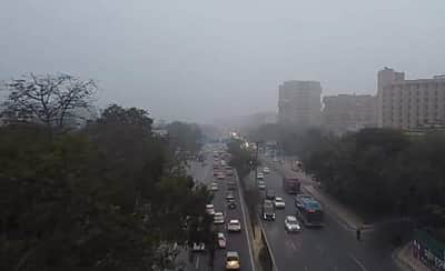 தில்லியை உறைய வைத்த கடும் குளிர்!