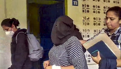 தாங்கிக்கொள்ள முடியவில்லை.. கண் மையால் சுசனா எழுதிய கடிதம்