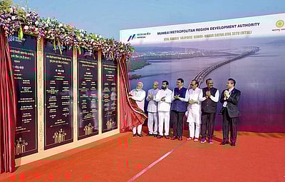 நாட்டின் மிகப்பெரிய கடல் பாலம்: பிரதமர் மோடி திறந்துவைத்தார்!