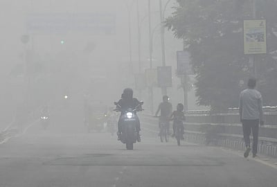 போகி கொண்டாட்டம்: சென்னையில் கடும் புகை மூட்டம்!