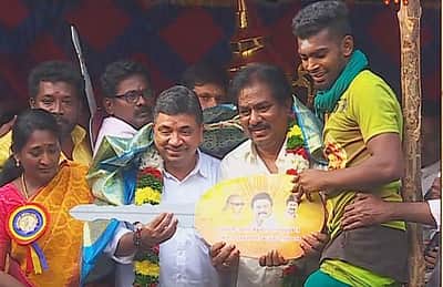 அவனியாபுரம் ஜல்லிக்கட்டு நிறைவு: 17 காளைகளை அடக்கிய கார்த்திக் முதலிடம்!