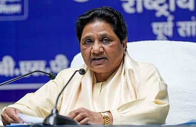 ஆசிரியர் பணி நியமனம்... இடஒதுக்கீட்டுப் பிரிவினருக்கு நீதி கிடைக்க வேண்டும்: மாயாவதி!