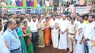 அவனியாபுரம்  ஜல்லிக்கட்டுப் போட்டி தொடங்கியது!