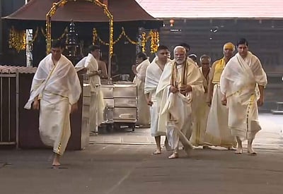 குருவாயூர் கோயிலில் மோடி தரிசனம்!