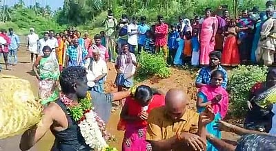 பொன்னாரம்பட்டியில் பேய் விரட்டும் வினோத திருவிழா!