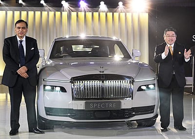 ரோல்ஸ் ராய்ஸ் எலெக்ட்ரிக் கார் அறிமுகம் - புகைப்படங்கள்