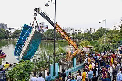 குஜராத் படகு விபத்து: 18 பேர் மீது வழக்குப்பதிவு 