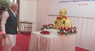 பாரதிதாசன் சிலைக்கு பிரதமர் மோடி மரியாதை 