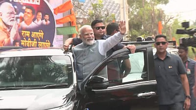 ஸ்ரீரங்கம் கோயிலுக்கு வந்தார் மோடி; கார் கதவை திறந்து, நின்றபடி பயணம்