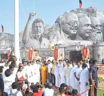 திமுக இளைஞரணி 2-வது மாநில மாநாடு: கட்சிக் கொடியேற்றத்துடன் தொடங்கியது!