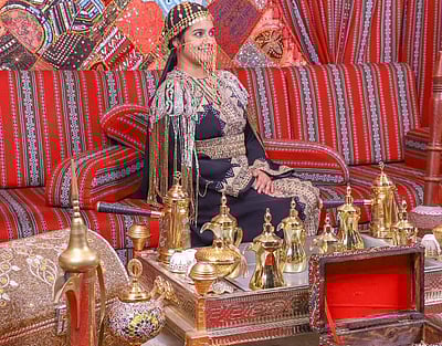 அரபு நாட்டு இளவரசியாக எதிர்நீச்சல் நாயகி!