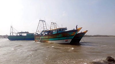 6 ராமேஸ்வரம் மீனவர்களை சிறைபிடித்த இலங்கை கடற்படை