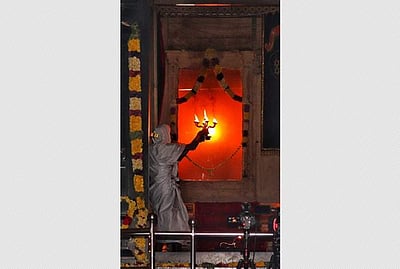 வடலூரில் தைப்பூச ஜோதி தரிசனம்: பல்லாயிரக்கணக்கான பக்தர்கள் தரிசனம்