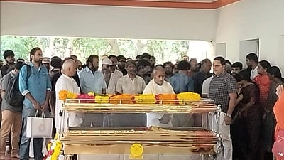 லோயர்கேம்ப்பில் பாடகி பவதாரணி உடல்: இளையராஜா வருகை