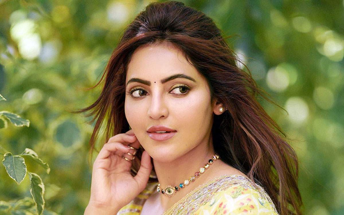 அதுல்யா ரவி கியூட் லுக் ஸ்டில்ஸ்