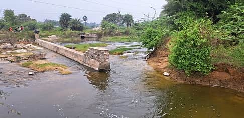 கல்லாலங்குப்பம் அருகே சேதமடைந்த தடுப்பணை சீரமைக்கப்படாததால் நீரைச் சேமிக்க முடியாத நிலை!