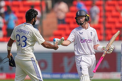 இரட்டை சதத்தை தவறவிட்ட போப்: இந்தியா வெற்றி பெற 231 ரன்கள் இலக்கு