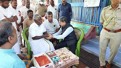 கீழவெண்மணி தியாகியை சந்தித்த  ஆளுநர் ஆர்.என். ரவி!