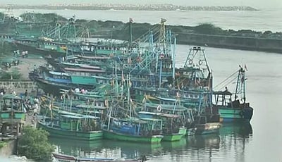 தமிழக மீனவர்கள் 32 பேர் கைது!