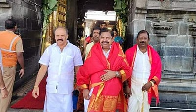 திருப்பதியில் இபிஎஸ் குடும்பத்துடன் வழிபாடு!