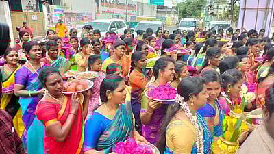 முதலிடம் பெற்ற சுகாதார நிலையத்தைப் பாராட்டி சீர்வரிசை!