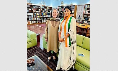 காங்கிரஸில் இணைந்த பிறகு சோனியா -  ஒய்.எஸ்.சர்மிளா சந்திப்பு