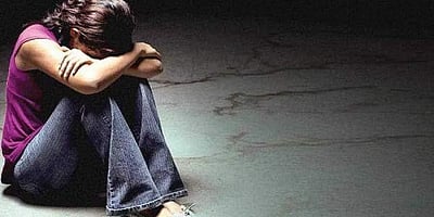 மாடியில் இருந்து குதித்து மாணவி தற்கொலை முயற்சி!