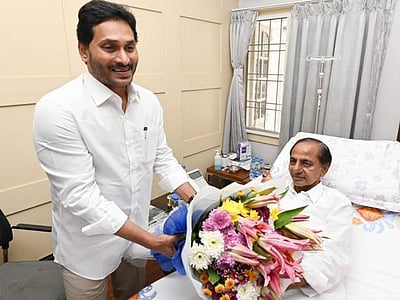 சந்திரசேகா் ராவை சந்தித்து நலம் விசாரித்தார் ஜெகன்மோகன் ரெட்டி!