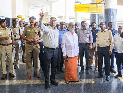 கிளாம்பாக்கம் பேருந்து முனையம் படிப்படியாக மேம்படுத்தப்படும்: அமைச்சர் சேகர்பாபு