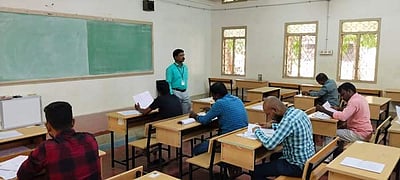 தொடர் மழை எதிரொலி: தூத்துக்குடிக்கு பதில் கோவில்பட்டியில் தொடங்கிய ஒருங்கிணைந்த பொறியாளர் பேட்டித் தேர்வு