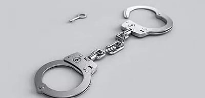 கடனைத் திருப்பிக் கேட்ட ஆசிரியரை அடித்து உதைத்த குடும்பம்!