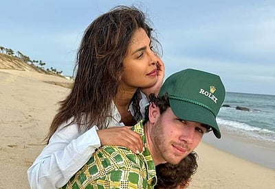 எழில் கொஞ்சும் கடற்கரையில் பிரியங்கா சோப்ரா | படங்கள்