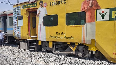 சென்னை -பெங்களூரு இரண்டடுக்கு ரயிலில் 2ம் வகுப்பு பெட்டிகள்