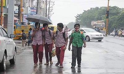 கீழ்வேளூர், நாகப்பட்டினம் வட்டங்களில் பள்ளி, கல்லூரிகளுக்கு விடுமுறை