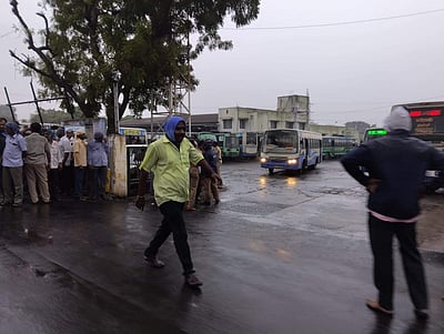 ஈரோட்டில் பெரும்பாலான பேருந்துகள் இயக்கம் 