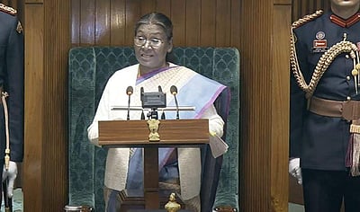 25 கோடி போ் வறுமையிலிருந்து மீட்பு: நாடாளுமன்ற கூட்டுக் கூட்டத்தில் குடியரசு தலைவா் பெருமிதம்