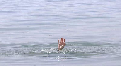 கோழிக்கோடு அருகே நீரில் அடித்து செல்லப்பட்ட மூவர்