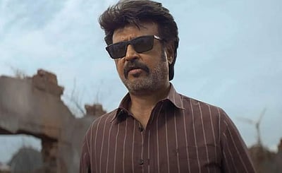 'பாயும்புலி' பட பைக்குடன் ரஜினிகாந்த்: வைரல் புகைப்படம்!