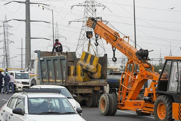 விவசாயிகள் சங்கங்கள் பேரணி:தில்லி எல்லையில் 144 தடை உத்தரவு அமல்