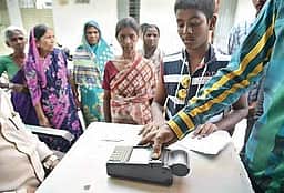 ஜூன் 30-க்குள் குடும்ப அட்டைதாரா்கள் கைவிரல் ரேகை பதிவு கட்டாயம்