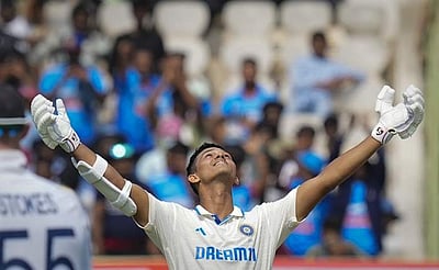 சிக்ஸர் அடித்து சதமடித்த ஜெய்ஸ்வால்: வலுவான நிலையில் இந்தியா!