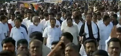 அண்ணா நினைவுநாள்: திமுக அமைதிப்பேரணி!