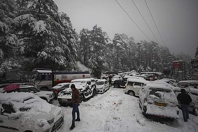 காஷ்மீரில் கடும் பனிப்பொழிவு: விமான சேவைகள் பாதிப்பு