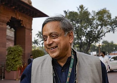 பிரதமர் மோடிக்கு என்னாச்சு? மக்களவை உரை குறித்து சசி தரூர் கேள்வி!