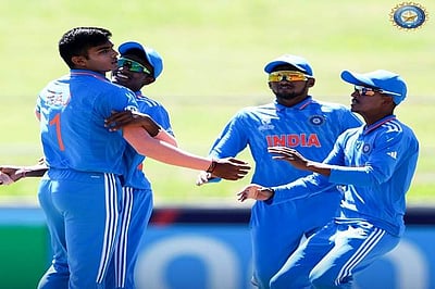 யு-19 உலகக் கோப்பை அரையிறுதி: இந்தியாவுக்கு 245 ரன்கள் இலக்கு!