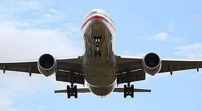 விமானம் மோதி உயிரிழந்த பணியாளர்!