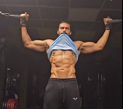 மிஸ்டர் எக்ஸ் ஆர்யா!