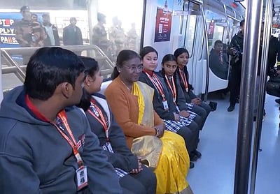 தில்லி மெட்ரோவில் குடியரசுத் தலைவர் பயணம்